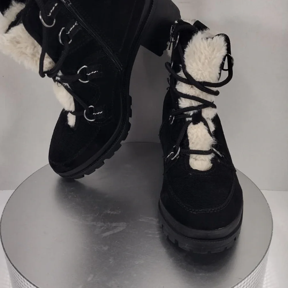 Jelly pop Women's Black and White Boots size 7.5 brand new w/outbox & tags